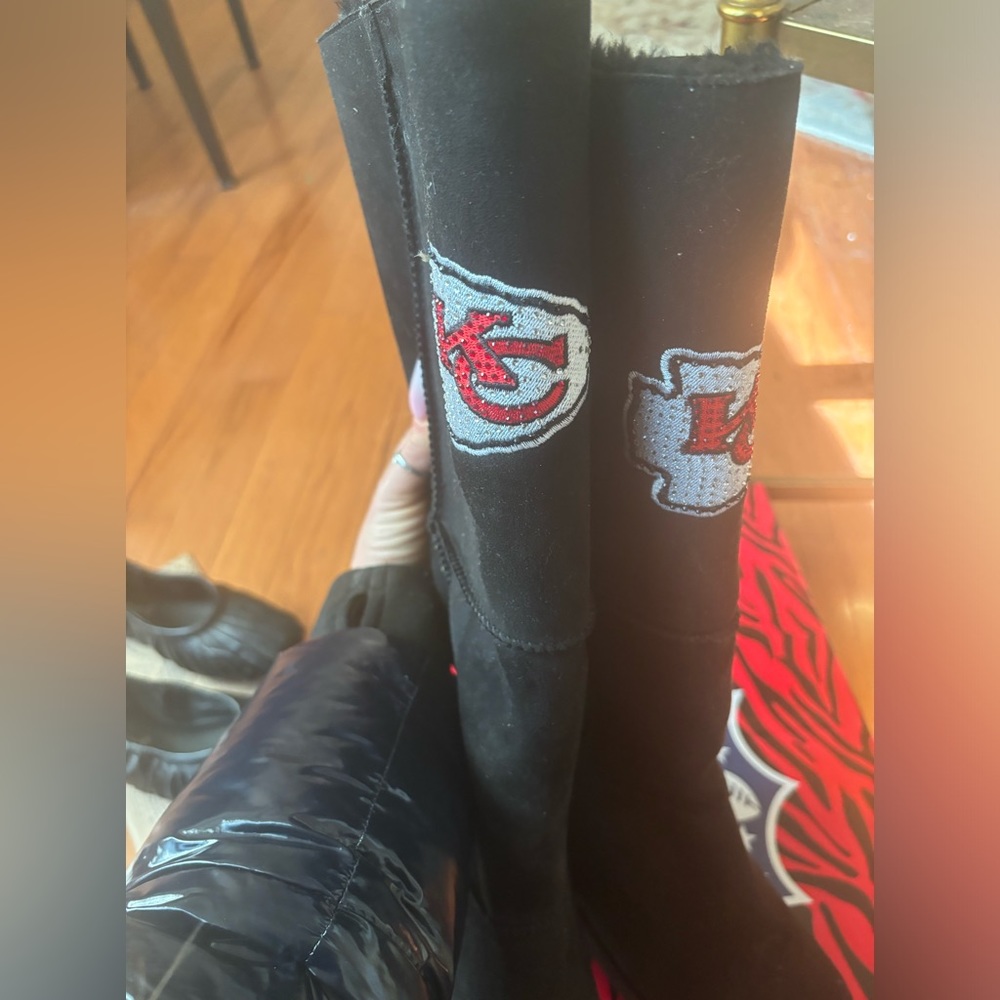 KANSAS CITY !!!! NFL Brand new bootsrun small uwear a size 8 they fit